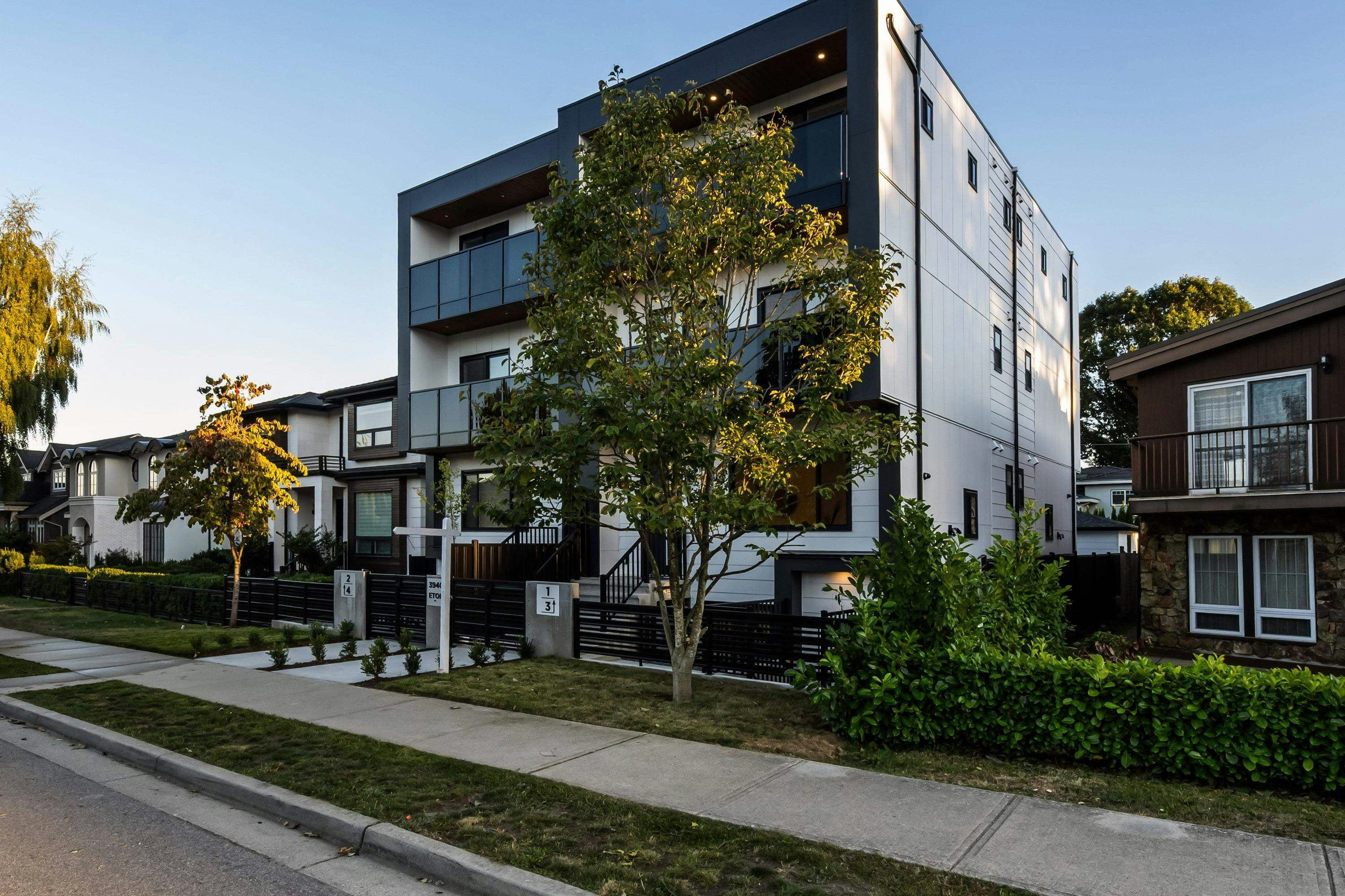 3-3940 Eton Street - 4