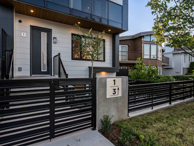 3-3940 Eton Street - 3