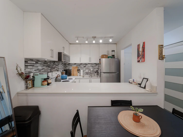 201-1425 Cypress Street, Vancouver, BC, V6J 3L1 - 7