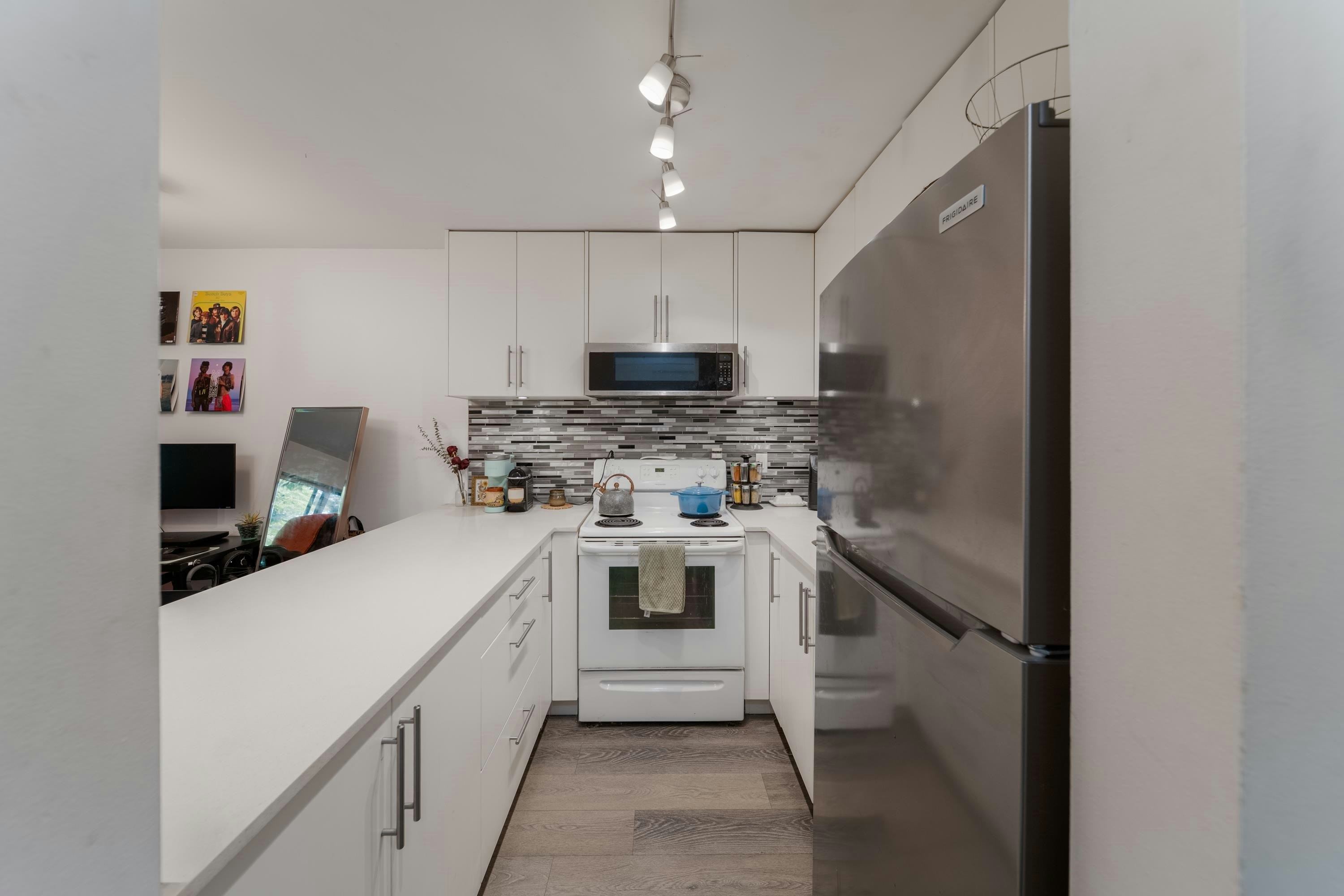 201-1425 Cypress Street, Vancouver, BC, V6J 3L1 - 8