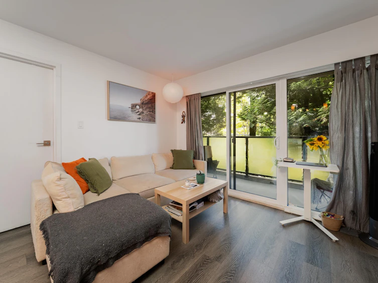 201-1425 Cypress Street, Vancouver, BC, V6J 3L1