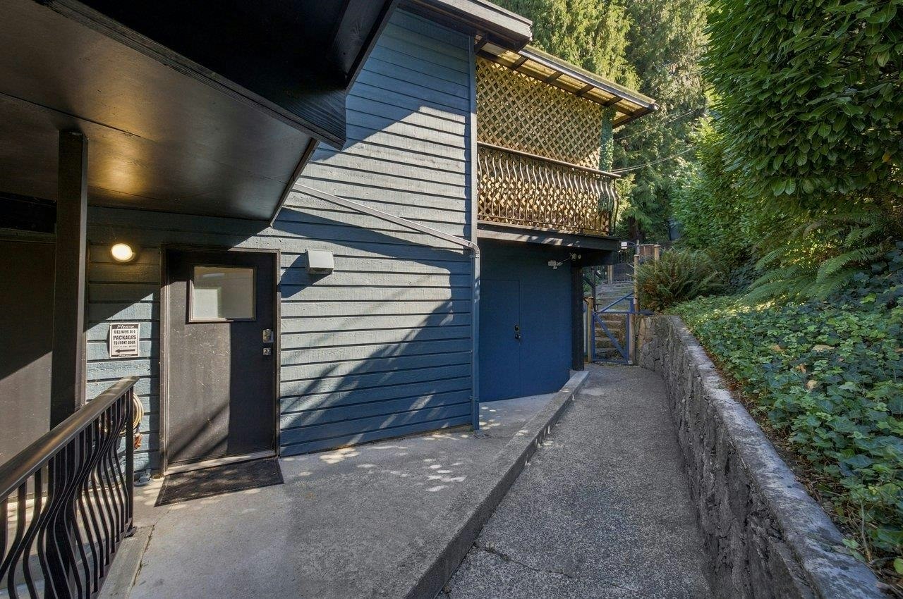 330 N Gamma Avenue, Burnaby, BC, V5C 1X9 - 32