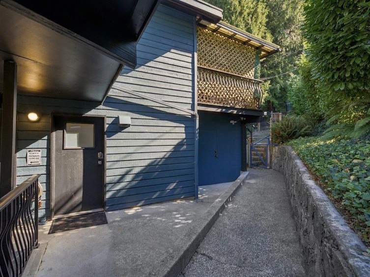 330 N Gamma Avenue, Burnaby, BC, V5C 1X9 - 32