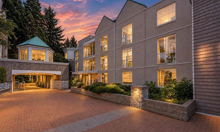 312-8450 Jellicoe Street