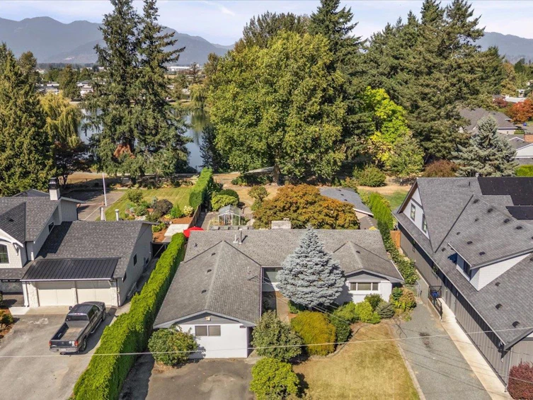 45985 Collins Drive, Chilliwack, BC, V2R 2E1