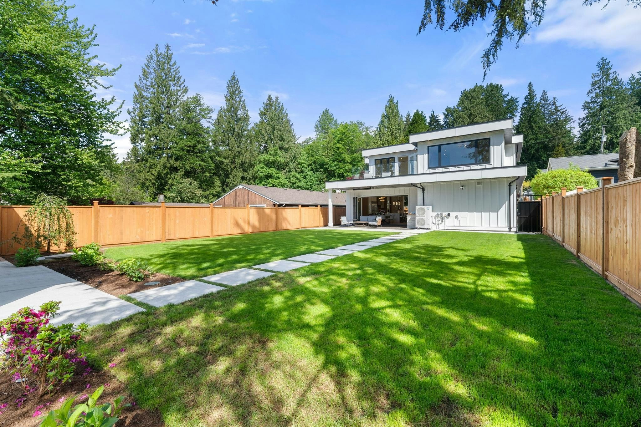 1511 Burrill Avenue, North Vancouver, BC, V7K 1L8 - 35