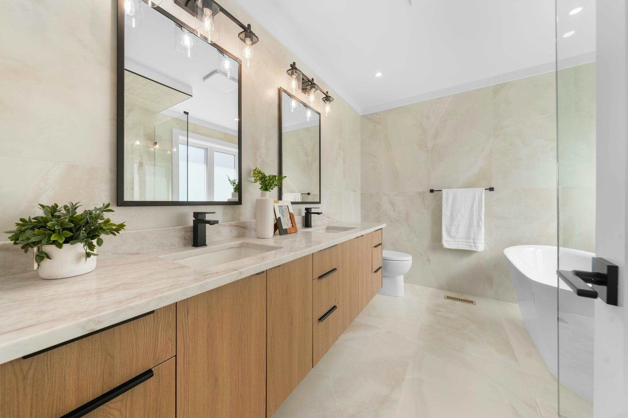 1511 Burrill Avenue, North Vancouver, BC, V7K 1L8 - 25