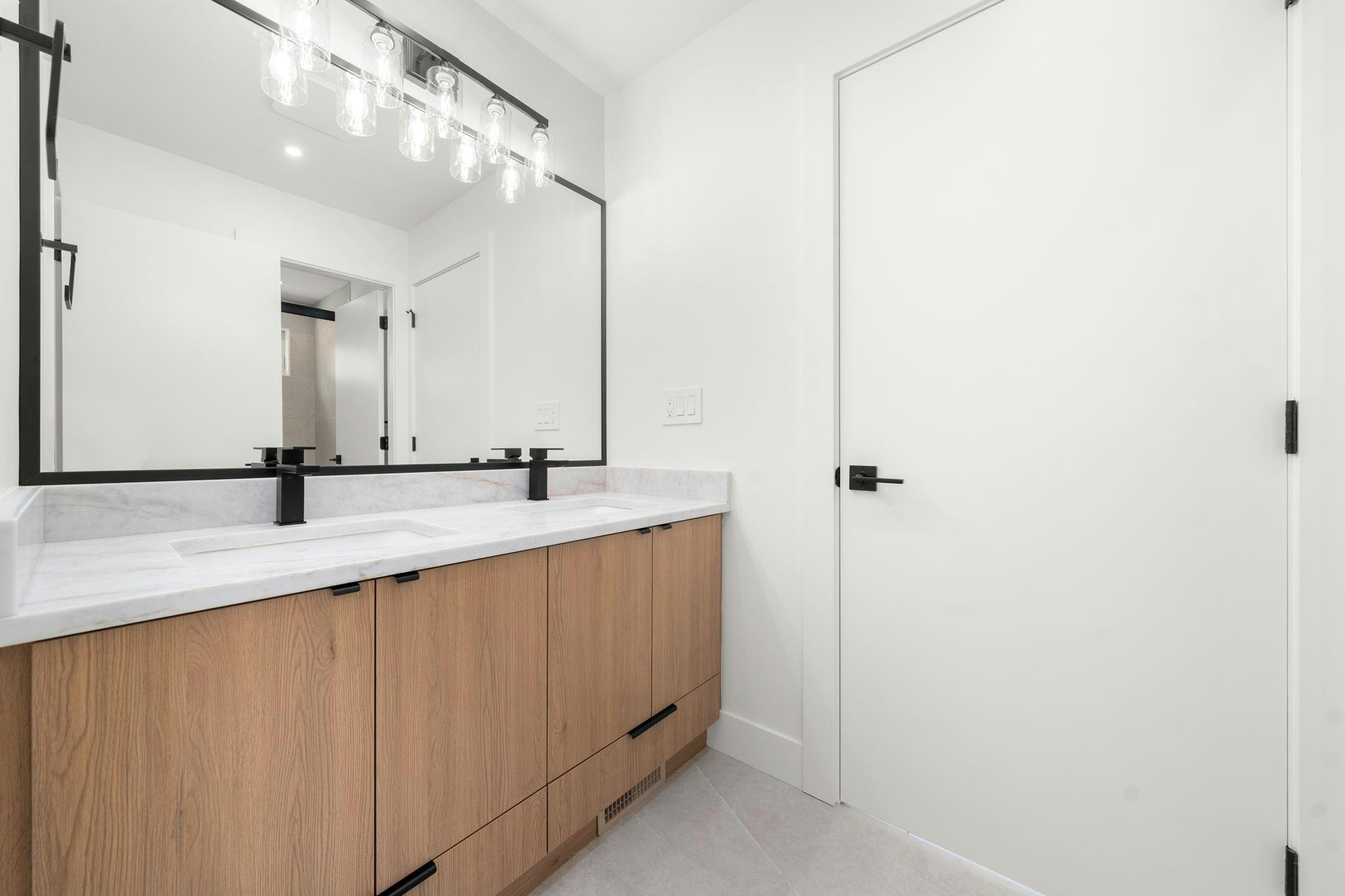 1511 Burrill Avenue, North Vancouver, BC, V7K 1L8 - 20