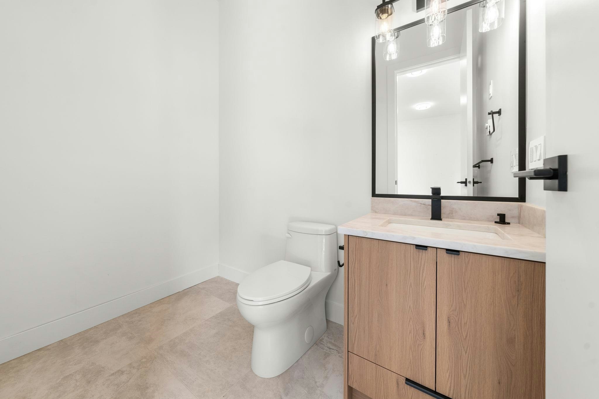 1511 Burrill Avenue, North Vancouver, BC, V7K 1L8 - 39