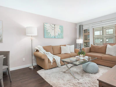 301-1673 Lloyd Avenue - 3