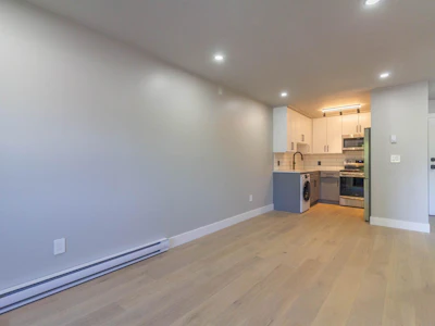 201-1948 Coquitlam Avenue - 4