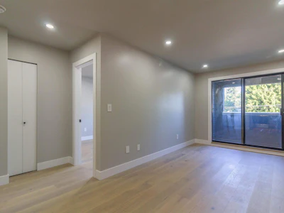201-1948 Coquitlam Avenue - 3