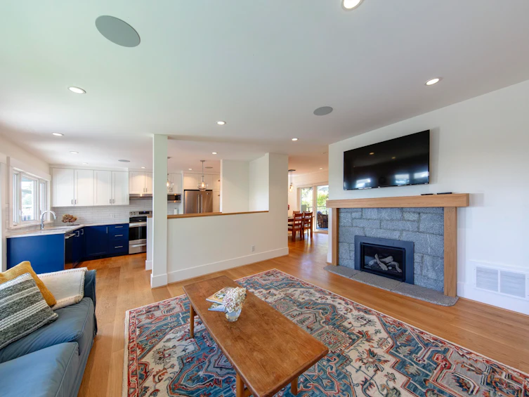 1243 Cloverley Street, North Vancouver, BC, V7L 1N7 - 2