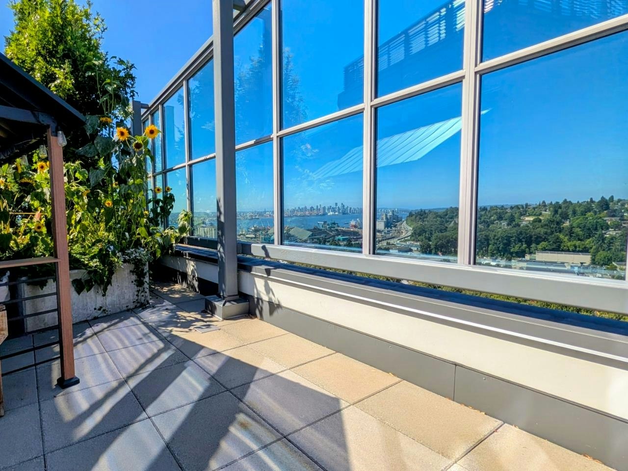 2704-1401 Hunter Street, North Vancouver, BC, V7J 0E2 - 2