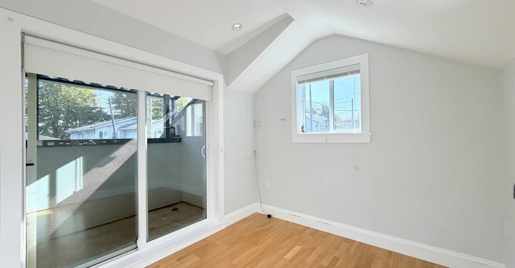 2532 E 5th Avenue, Vancouver, BC, V6K 1T1 - 4