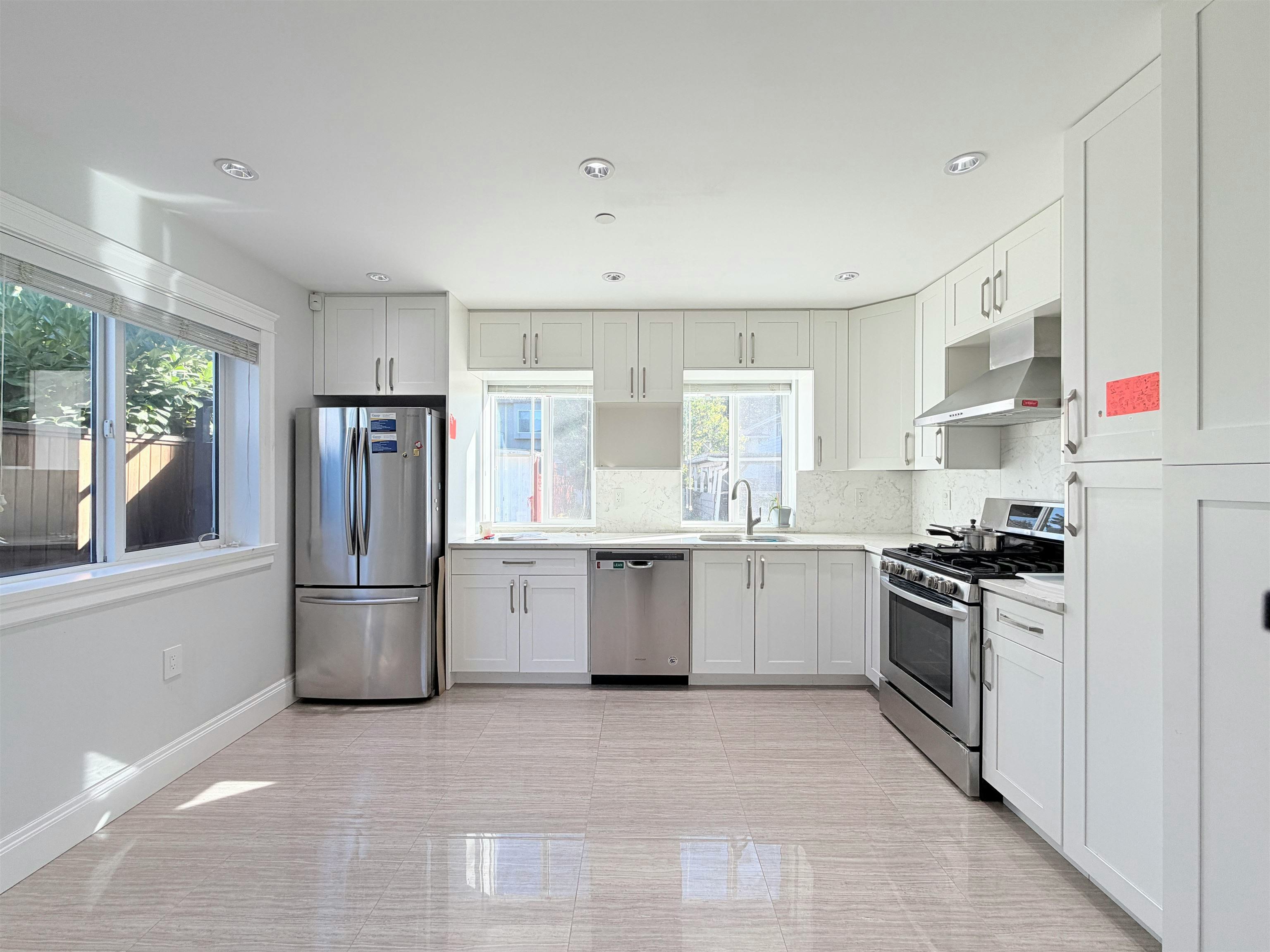 2532 E 5th Avenue, Vancouver, BC, V6K 1T1 - 2