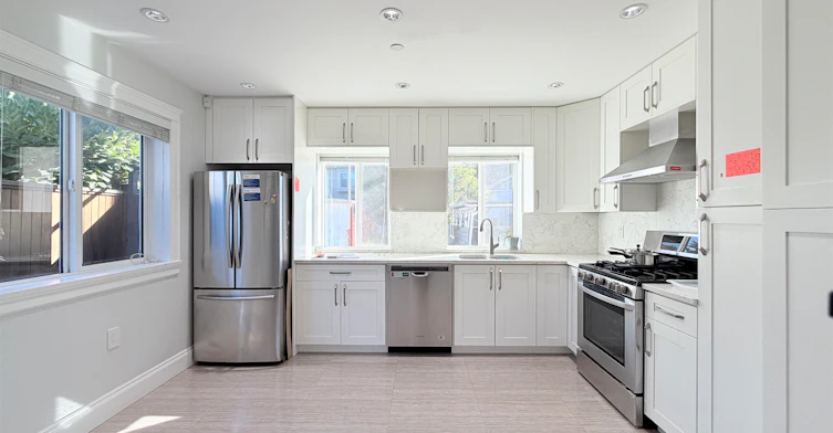 2532 E 5th Avenue, Vancouver, BC, V6K 1T1 - 2