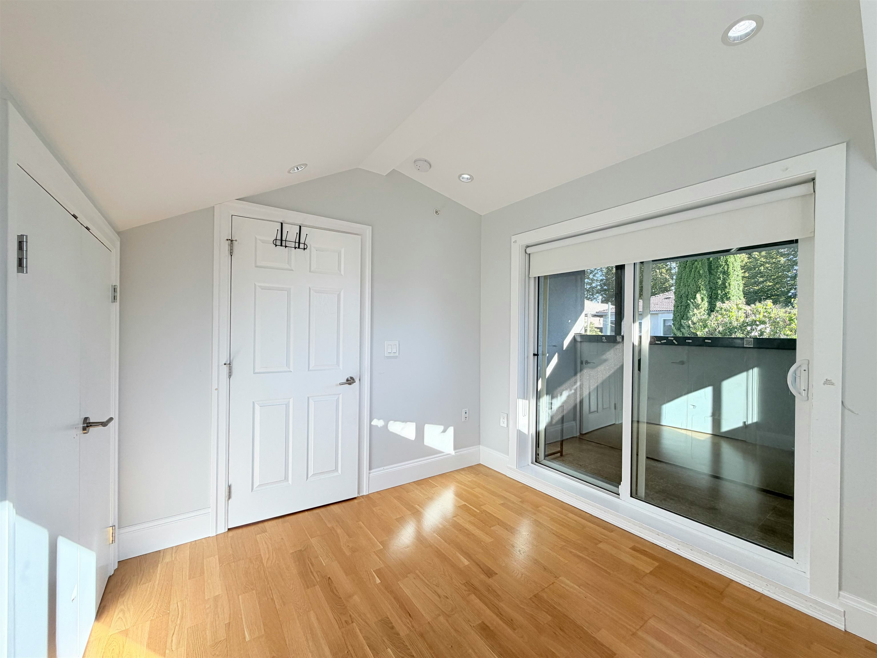2532 E 5th Avenue, Vancouver, BC, V6K 1T1 - 3