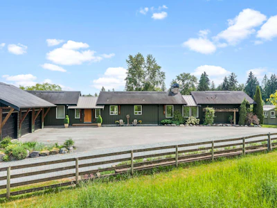 26276 69 Avenue - 3