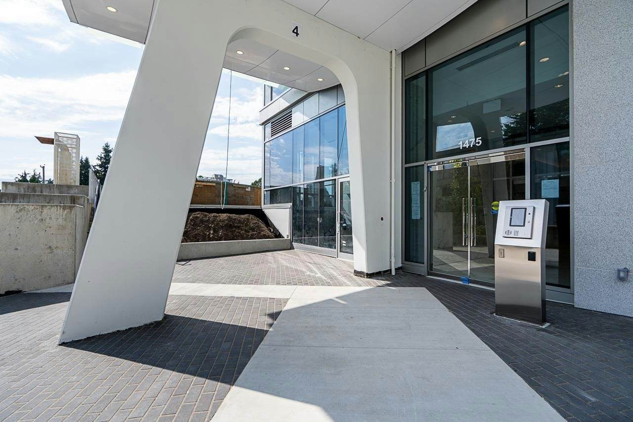 202-1475 Foster Street - 3