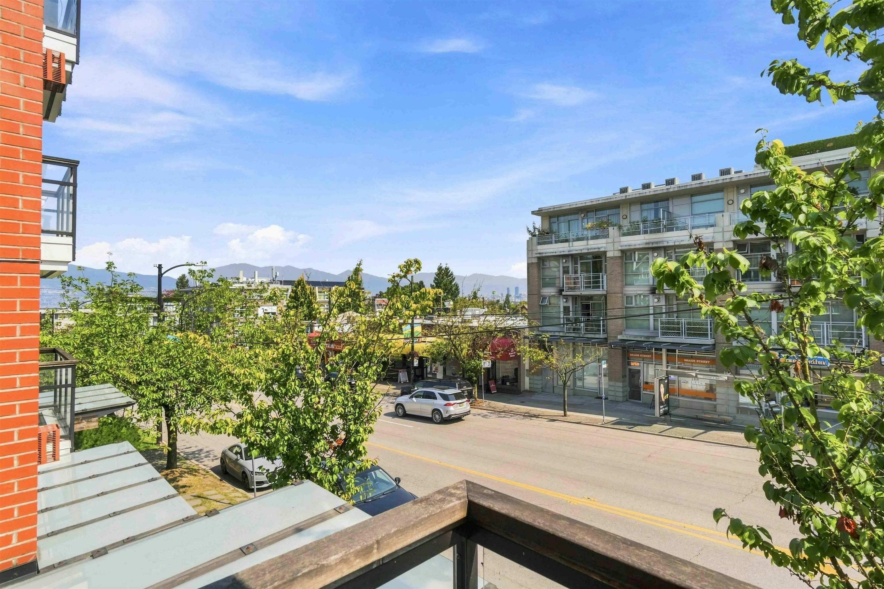 202-3611 W 18th Avenue, Vancouver, BC, V6S 1B3