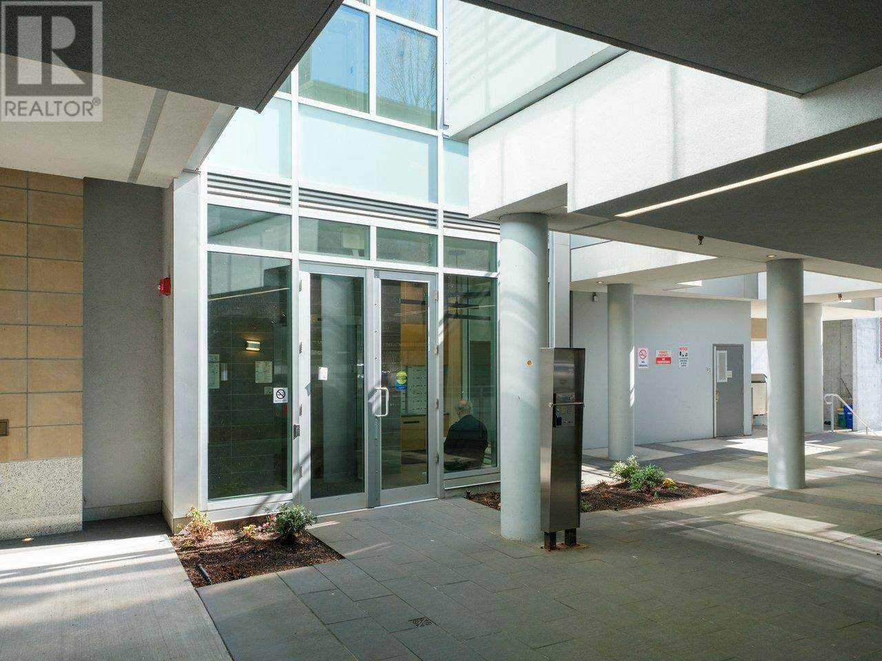 202-1061 Marine Drive, North Vancouver, BC, V7P 1S6 - 5