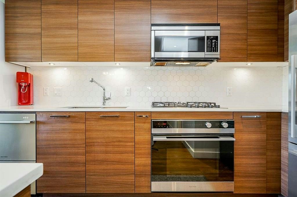 202-1061 Marine Drive, North Vancouver, BC, V7P 1S6 - 13
