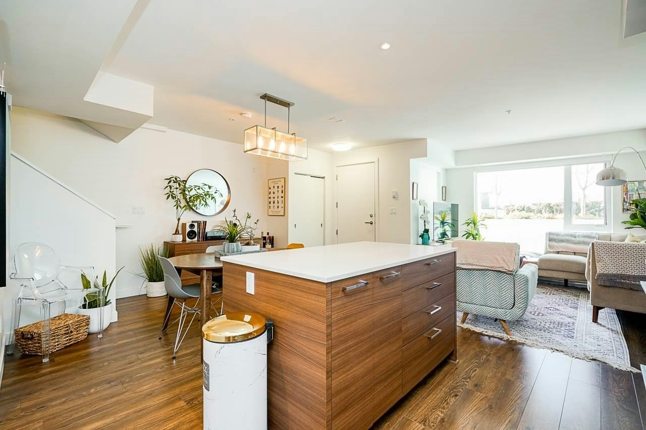 202-1061 Marine Drive, North Vancouver, BC, V7P 1S6 - 17
