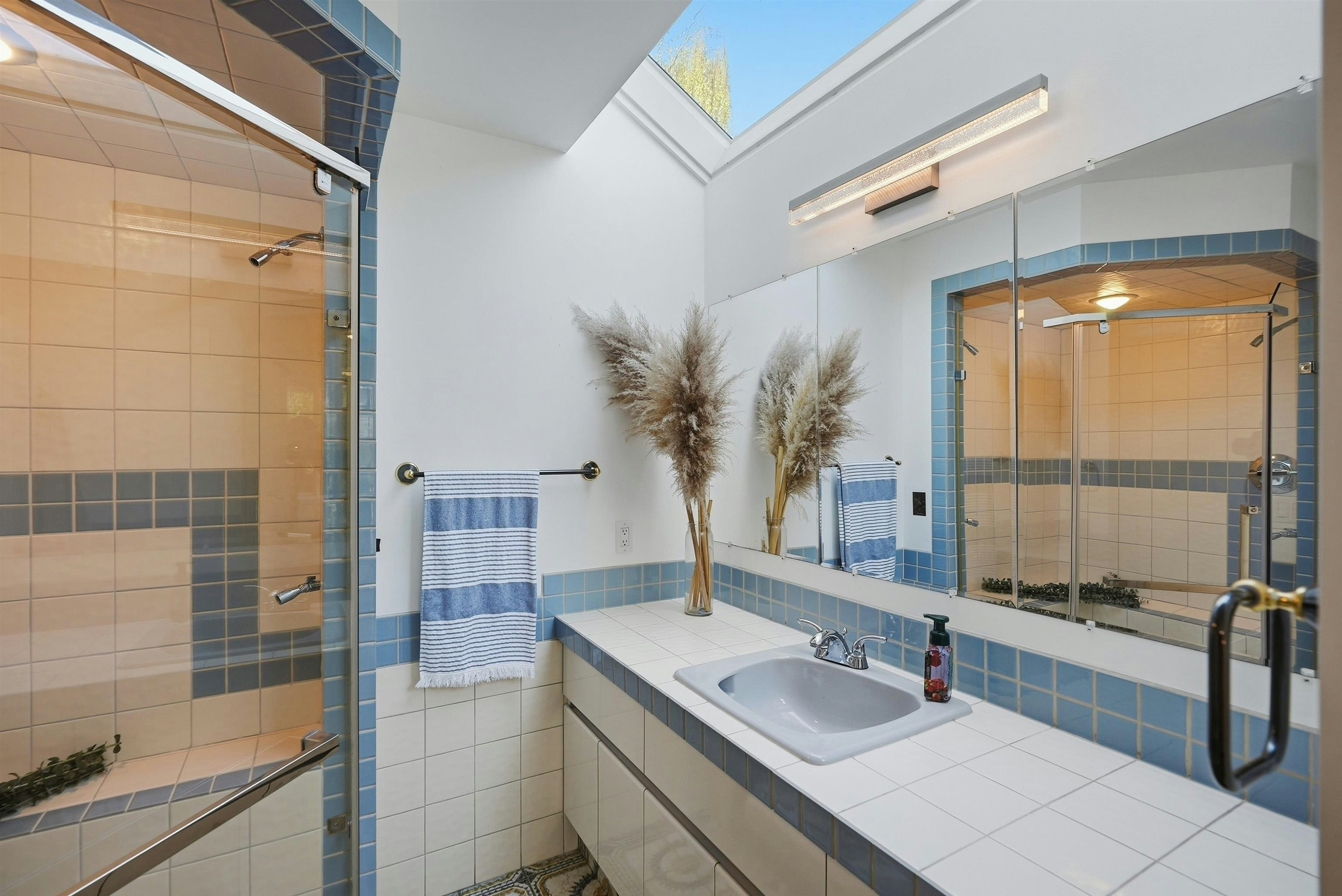 2207 Tanager Place, North Vancouver, BC, V7J 3R3 - 22