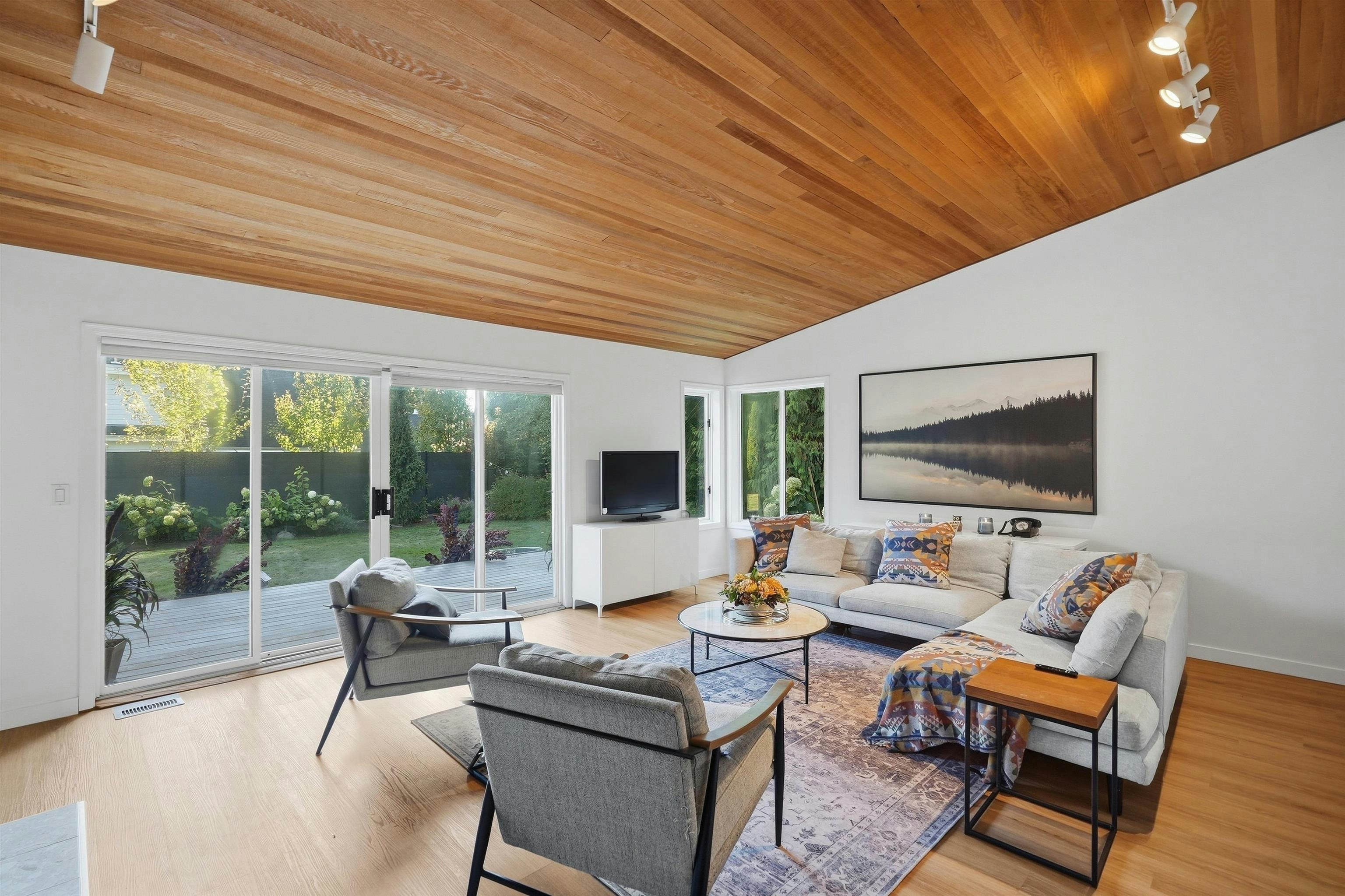 2207 Tanager Place, North Vancouver, BC, V7J 3R3 - 3