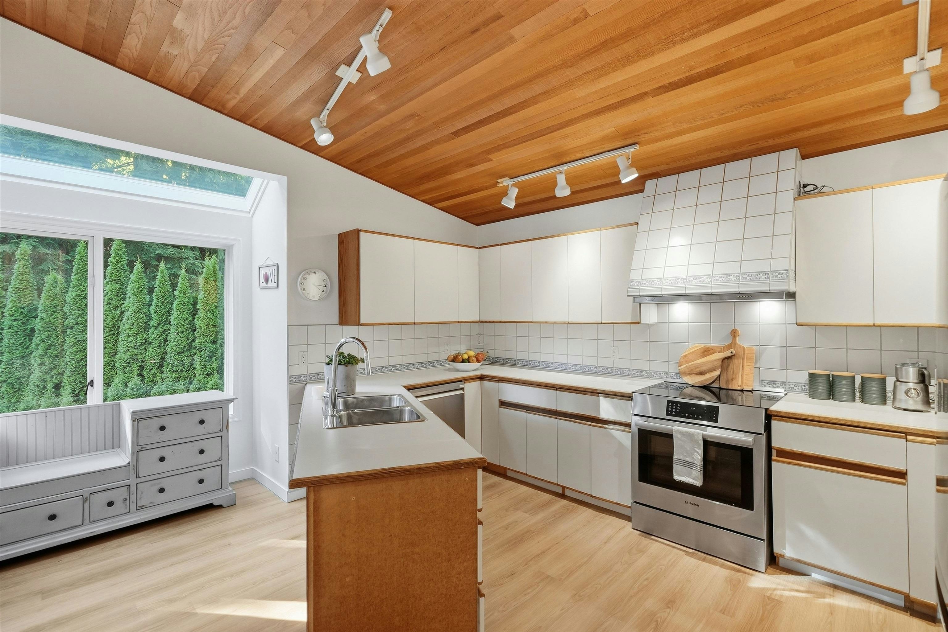 2207 Tanager Place, North Vancouver, BC, V7J 3R3 - 10