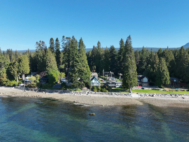 3199 Beach Avenue, Roberts Creek, BC, V0N 2W0 - 2