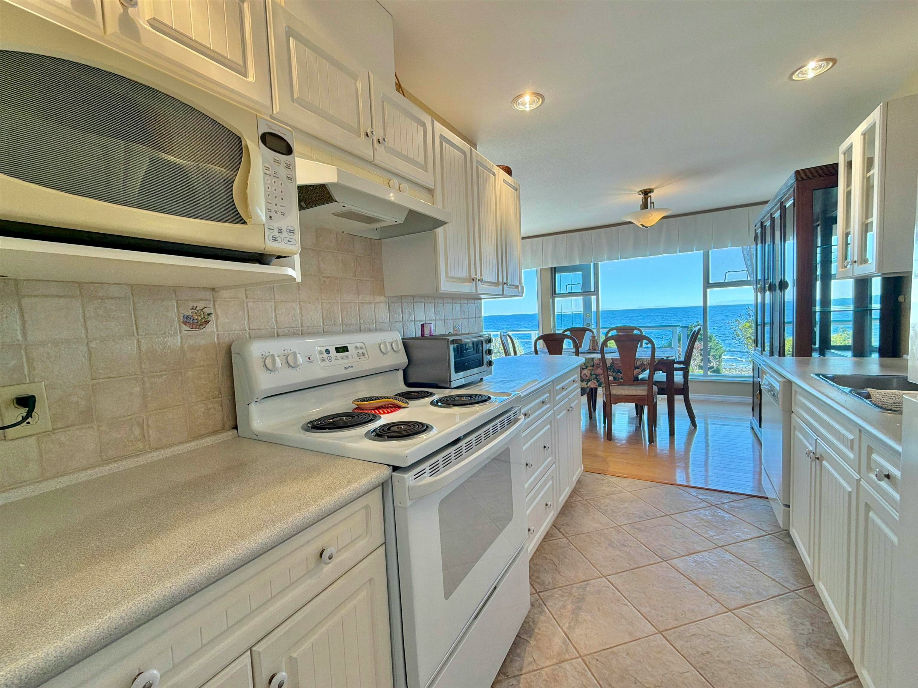 3199 Beach Avenue, Roberts Creek, BC, V0N 2W0 - 17