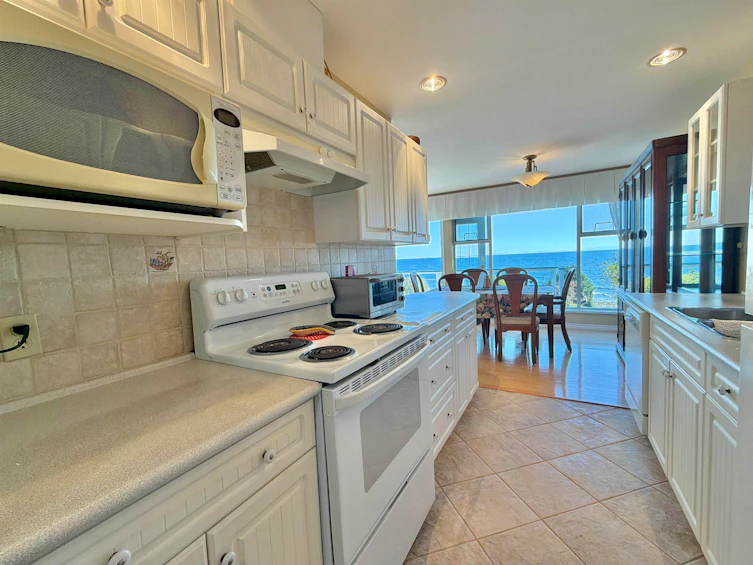 3199 Beach Avenue, Roberts Creek, BC, V0N 2W0 - 17