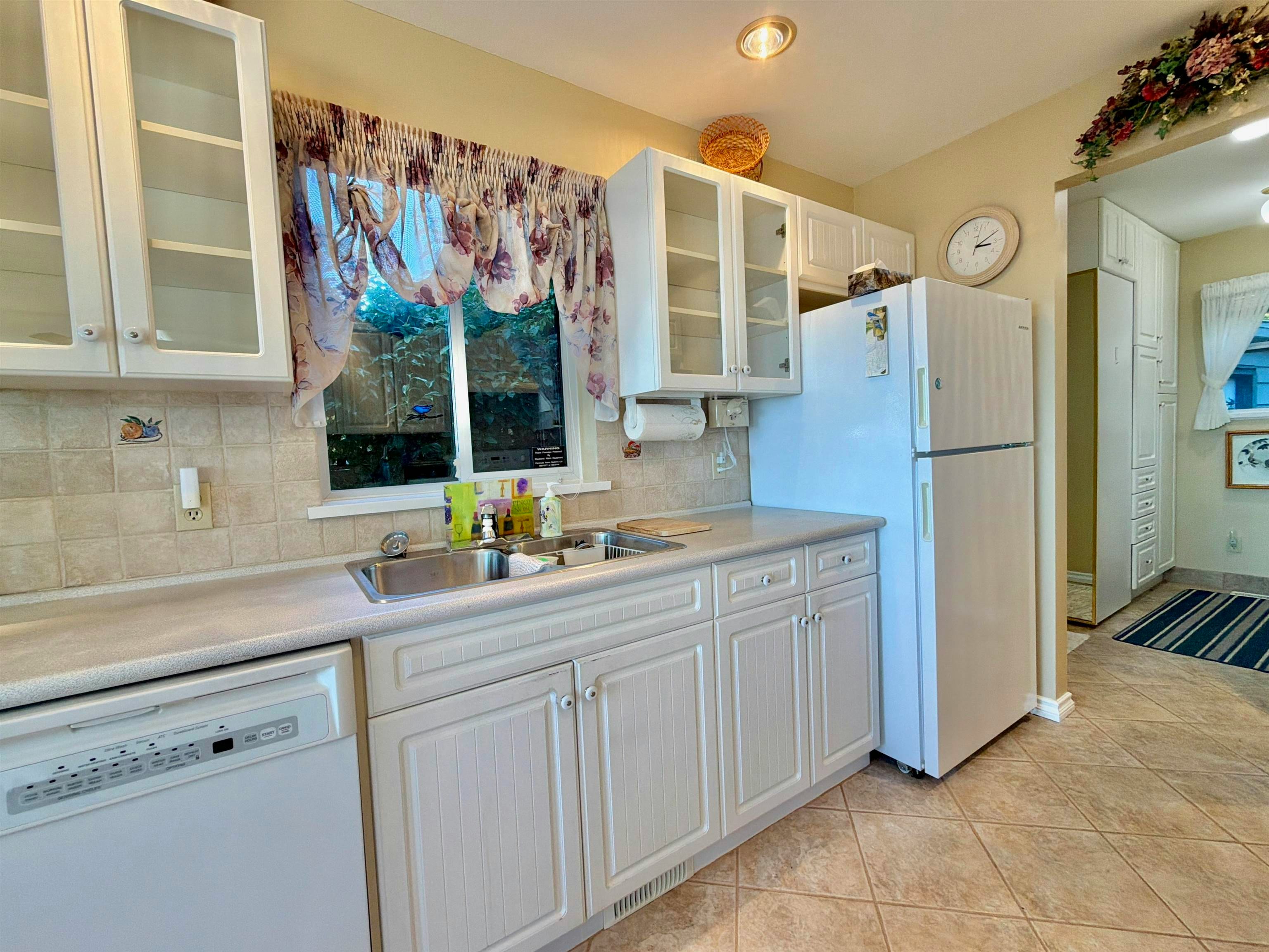 3199 Beach Avenue, Roberts Creek, BC, V0N 2W0 - 16