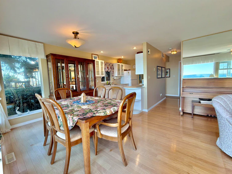 3199 Beach Avenue, Roberts Creek, BC, V0N 2W0 - 14