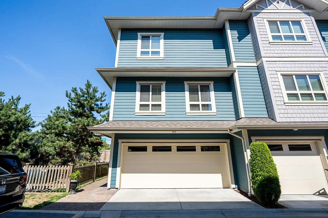 32-843 Ewen Avenue, New Westminster, BC, V3M 0K6