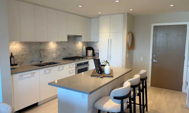 307-110 E 17th Street