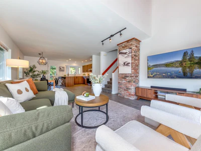 2053 Garibaldi Way - 2