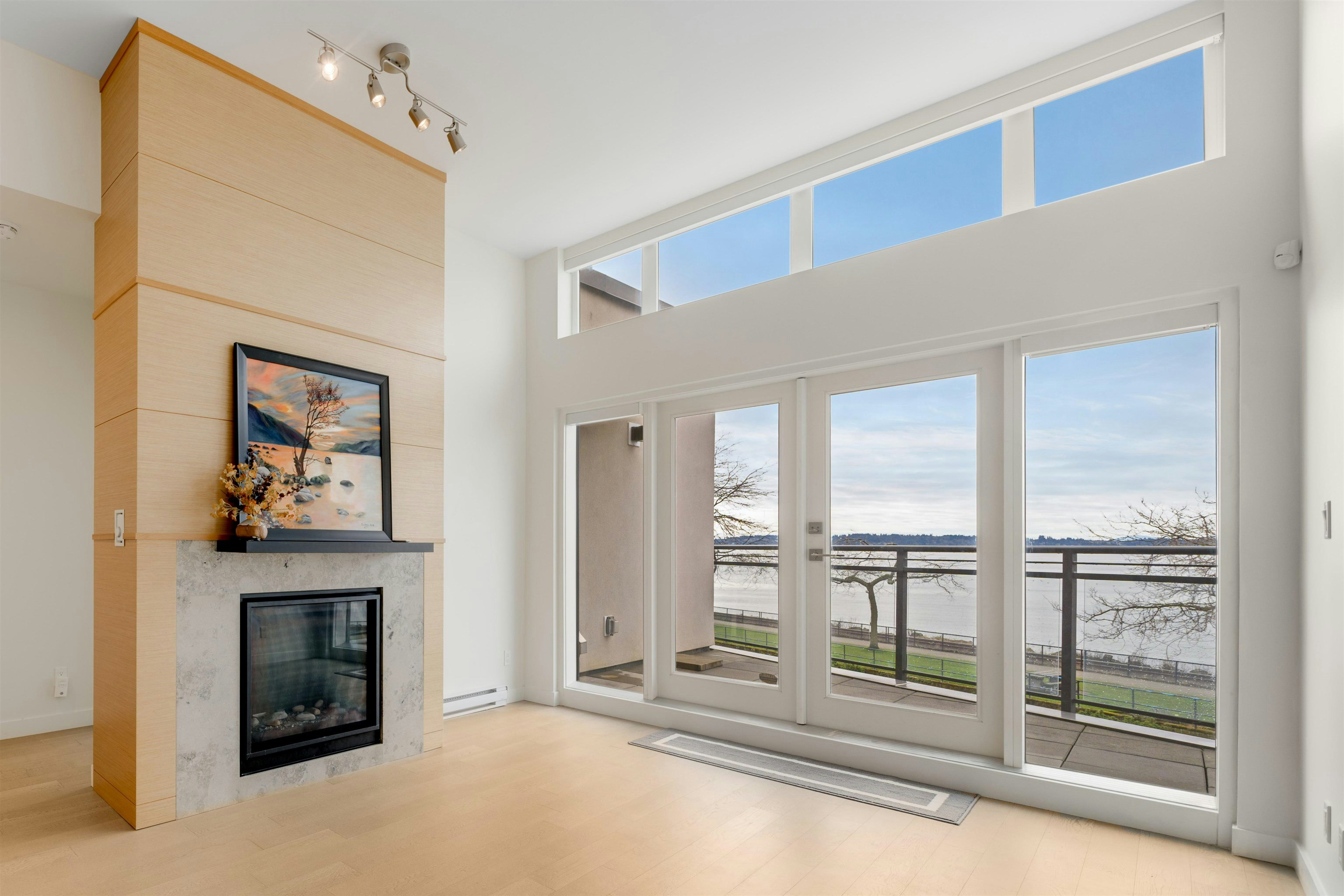 301-1150 Oxford Street, Surrey, BC, V4B 0B3