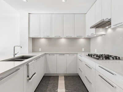 306-6677 Cambie Street - 3