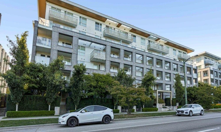306-6677 Cambie Street