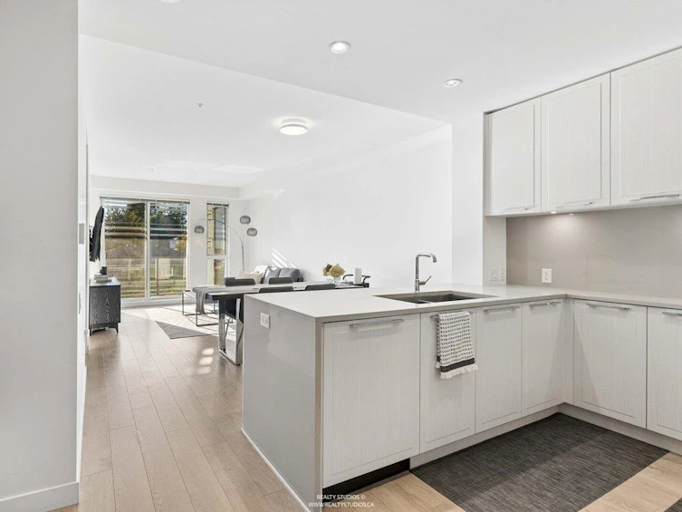 306-6677 Cambie Street, Vancouver, BC, V6P 0E6 - 5