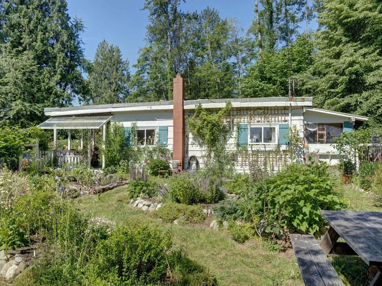 947 North Road, Gibsons, BC, V0N 1V7 - 2