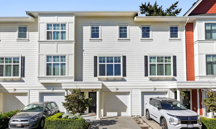 53-27735 Roundhouse Drive