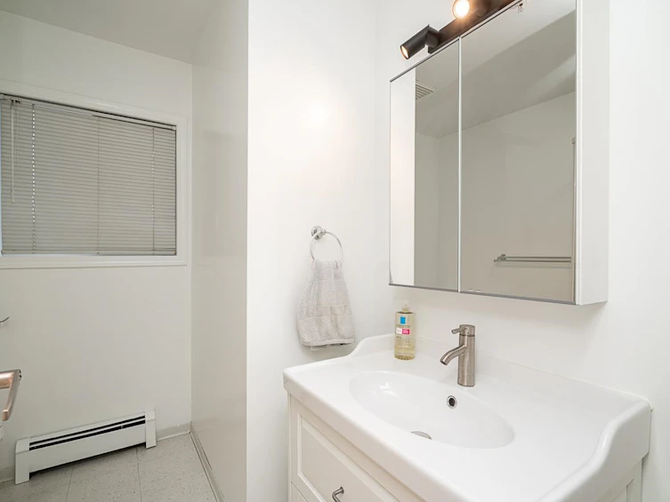 2948 Grant Street, Vancouver, BC, V5K 3E7 - 17