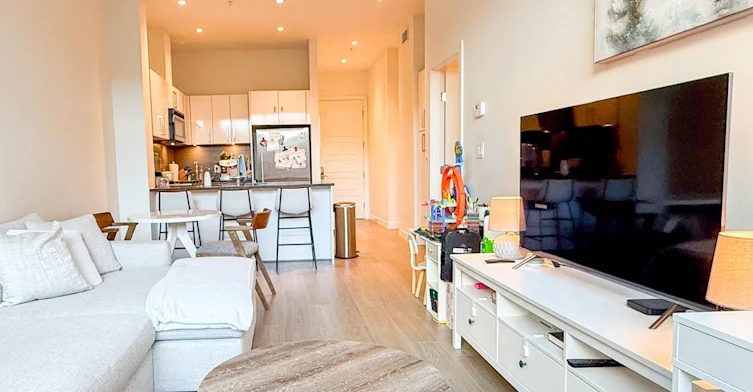 103-105 W 2nd Street, North Vancouver, BC, V7M 0E3 - 6