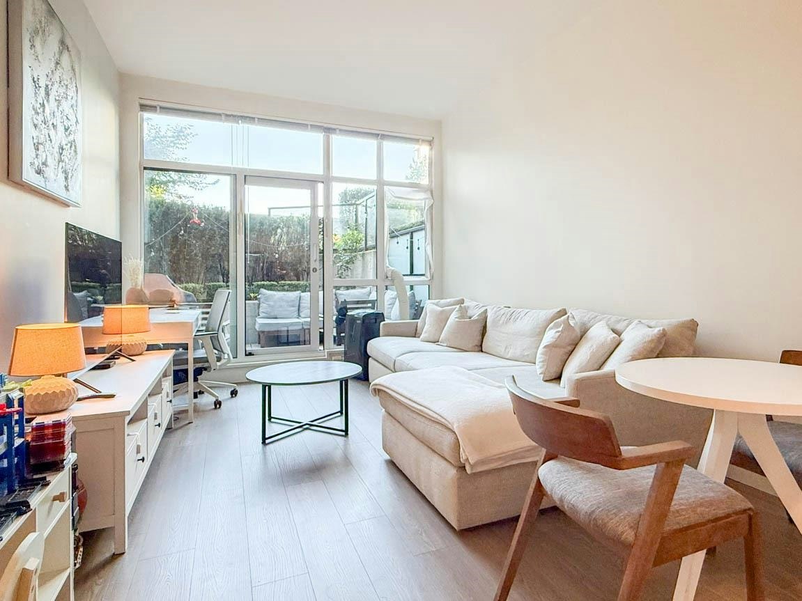 103-105 W 2nd Street, North Vancouver, BC, V7M 0E3