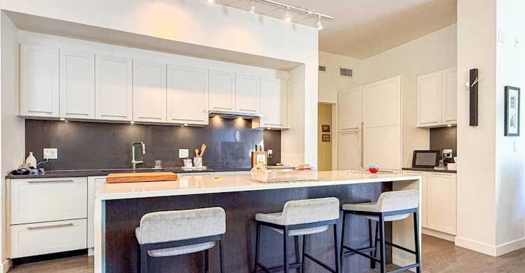 503-105 W 2nd Street, North Vancouver, BC, V7M 0E3 - 4