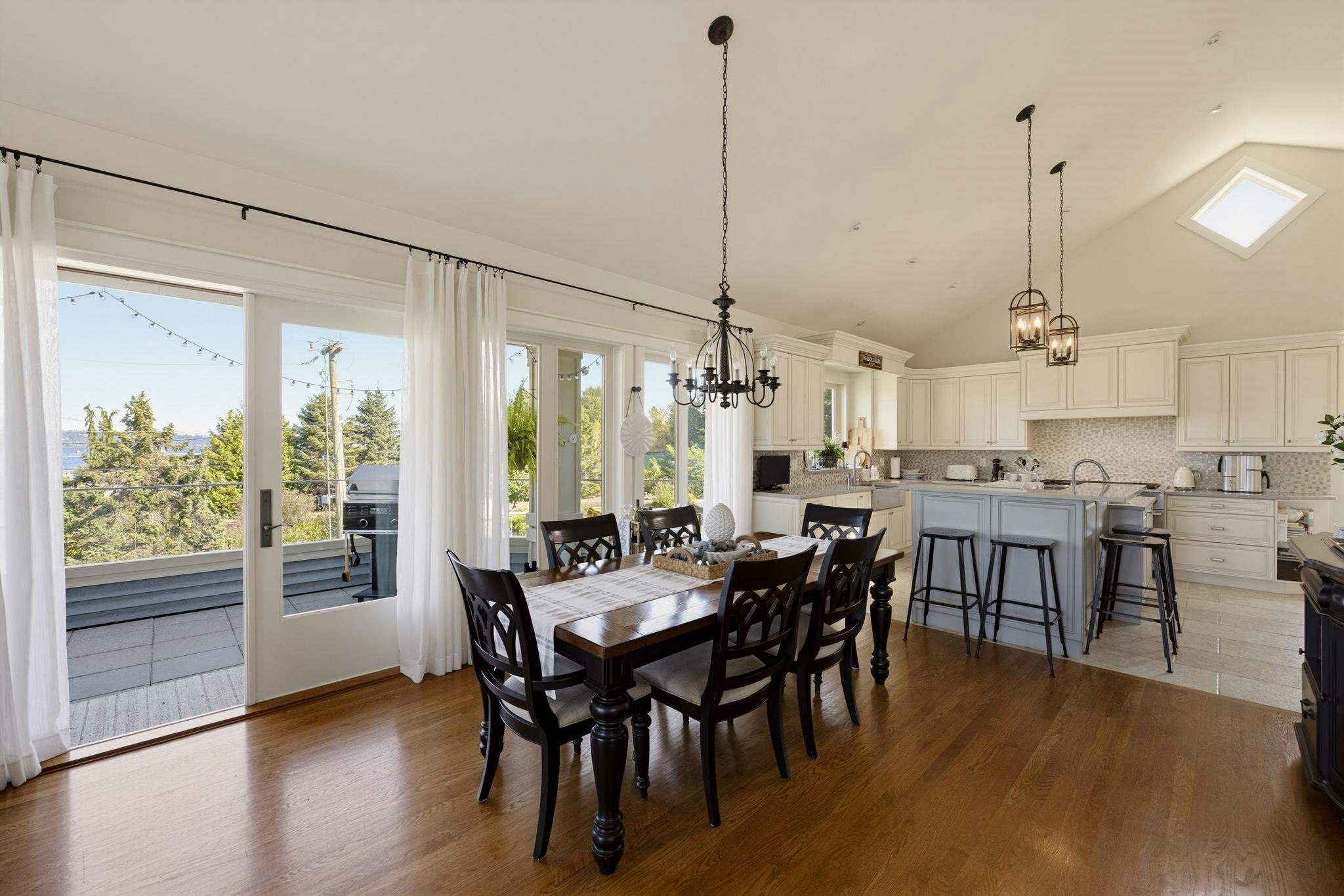 3098 Mcbride Avenue, Surrey, BC, V4A 3H1 - 9